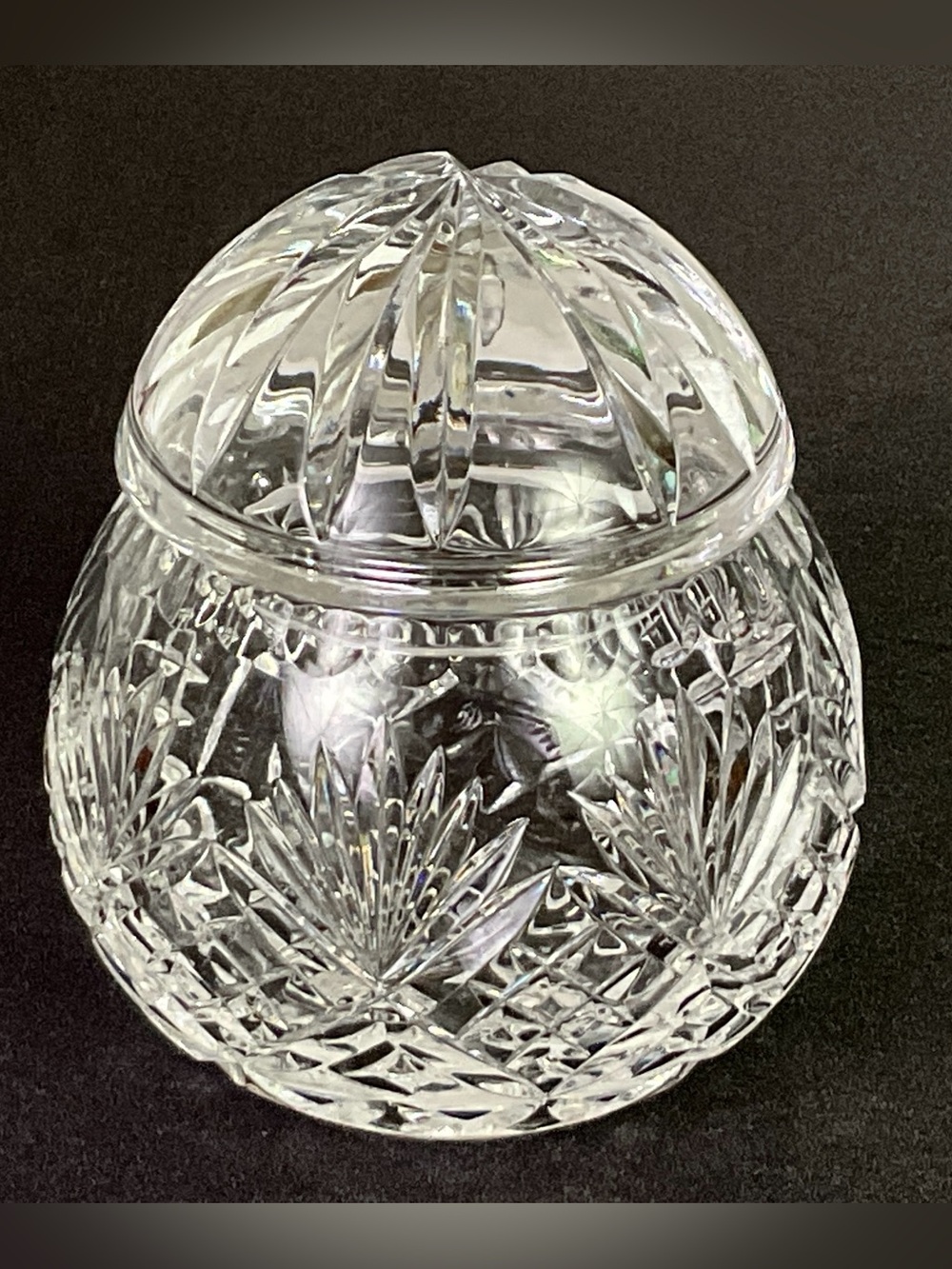 Superior cut crystal-lidded Rose Bowl/dresser jar